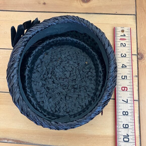 Black Raffia Pillbox Hat with Velvet Ribbon Vintage 1960s Women's Fashion Hat - Picture 8 of 8